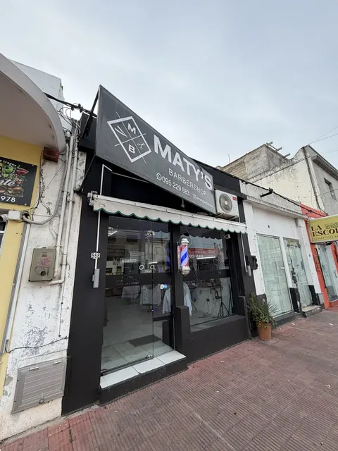 Frente de Maty’s Barbershop